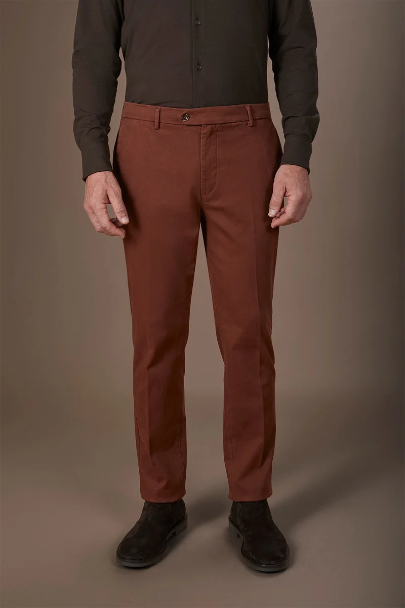 Doppelganger Classic men's chinos in regular fit with stretch twill construction - Rust