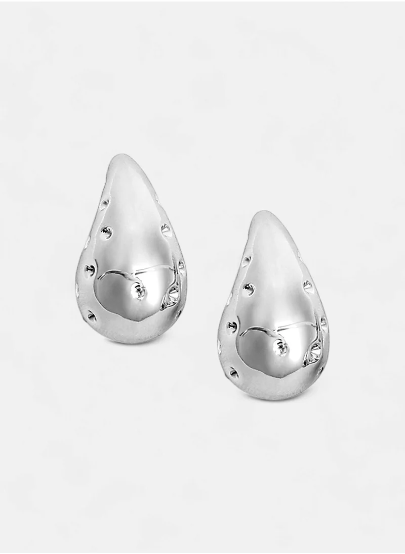 سوهي The Small Dented Teardrop Shaped Studs