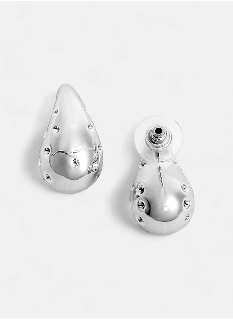 سوهي The Small Dented Teardrop Shaped Studs
