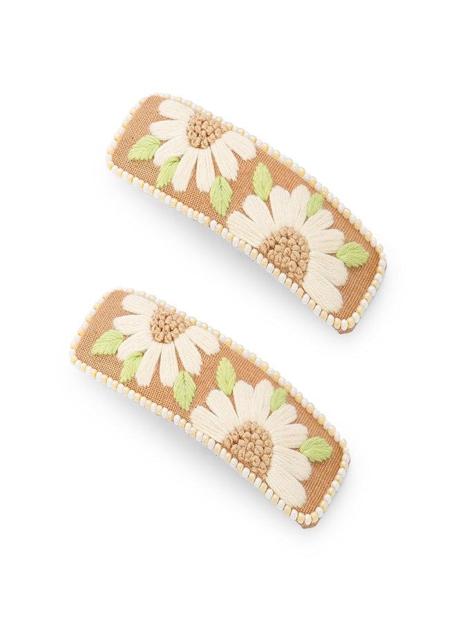NIXTIL مشابك شعر نيكستيل مطرزة بزهرة الأقحوان | قاعدة بيج مع تطريز بخيوط زهرية بيضاء وخضراء | حواف مزينة بالخرز | قبضة ناعمة للفتيات والسيدات | عبوة من مشبكين - Image 1