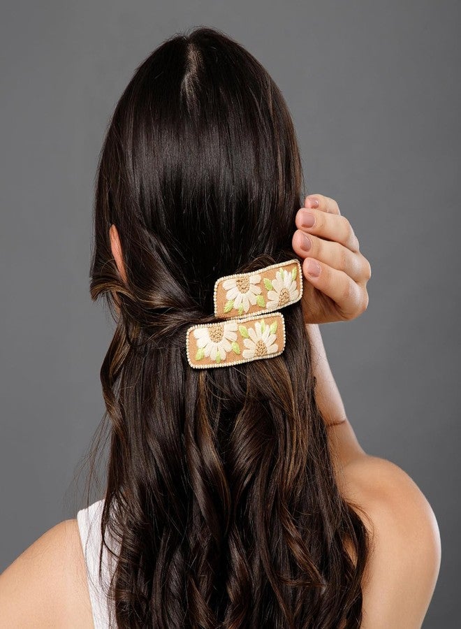 NIXTIL مشابك شعر نيكستيل مطرزة بزهرة الأقحوان | قاعدة بيج مع تطريز بخيوط زهرية بيضاء وخضراء | حواف مزينة بالخرز | قبضة ناعمة للفتيات والسيدات | عبوة من مشبكين - Image 4