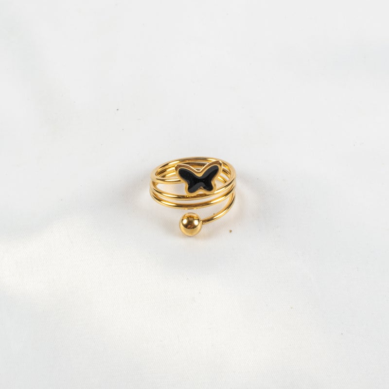 خاتم أستانليس ستيل ذهبي شكل فراشة سوداء مقاس 18 - Image 2