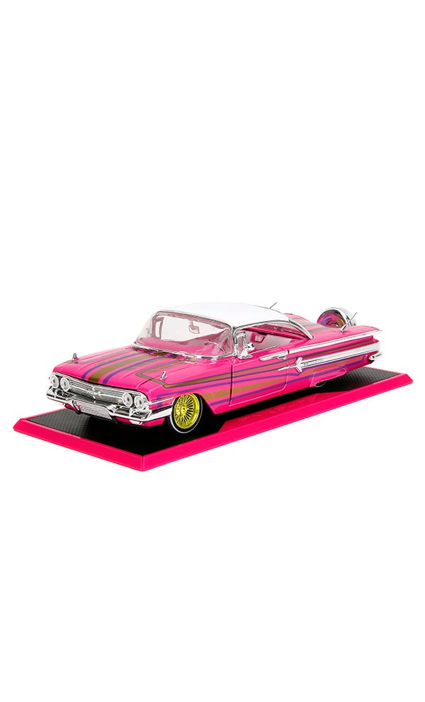 JADA Pink Slips 1:24 - 1960 Chevrolet Impala, Die-Cast Car with Base, Toys for Kids and Adults - Image 2