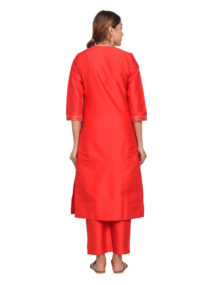 ريارا كورتي حريمي أحمر مع بنطلون طقم 3/4 كم كورتا بانت طقم حرير فني (تفتا سادة) مقاس XXL  - Image 4