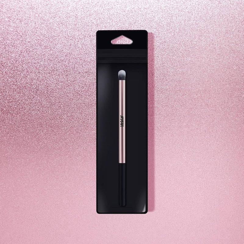 Nykaa BlendPro Eyeshadow Blending Makeup Brush - Image 5