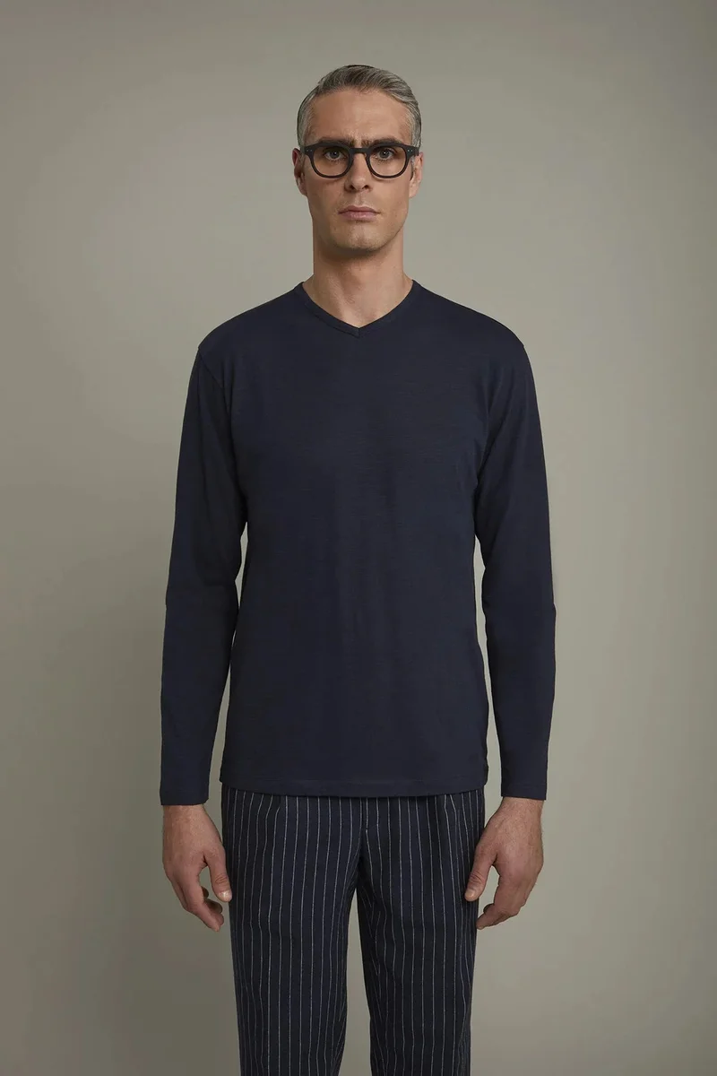 Doppelganger Blue Men's v-neck t-shirt 100% flamed-effect cotton with long sleeves regular fit - Navy Blue for Men | Best Price UAE