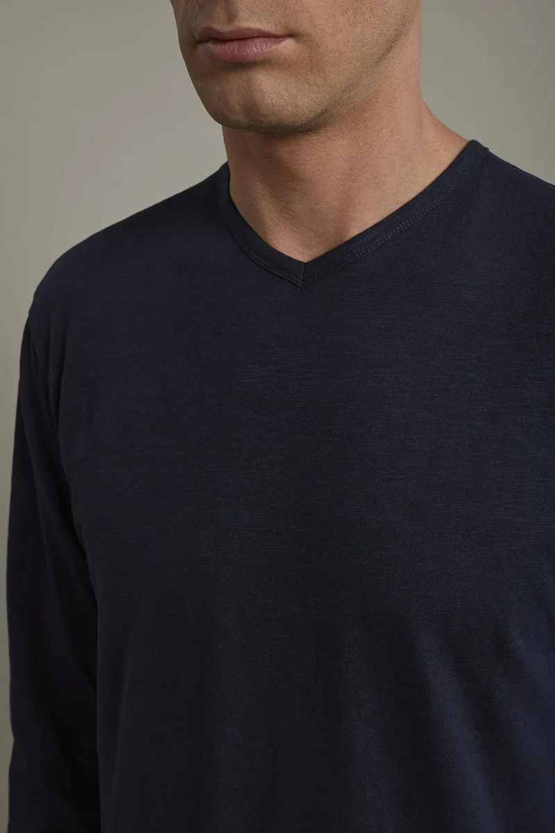 Doppelganger Blue Men's v-neck t-shirt 100% flamed-effect cotton with long sleeves regular fit - Navy Blue for Men | Best Price UAE