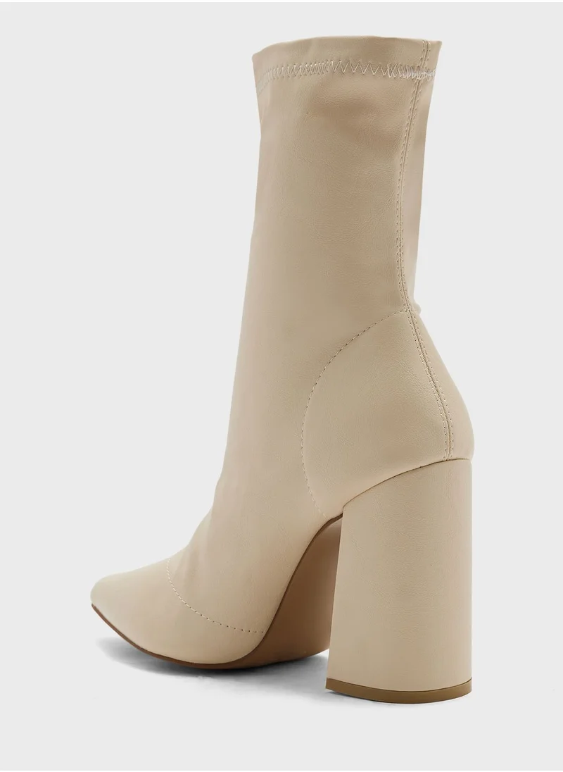 ترافل من نمشي Pointed Block Heel Sock Boot