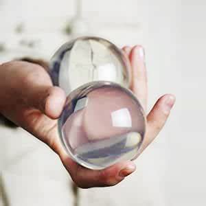 DSJUGGLING 2 Pack 60mm Clear Acrylic Contact Juggling Balls for Beginners Multiple Balls Contact Juggling - Image 5