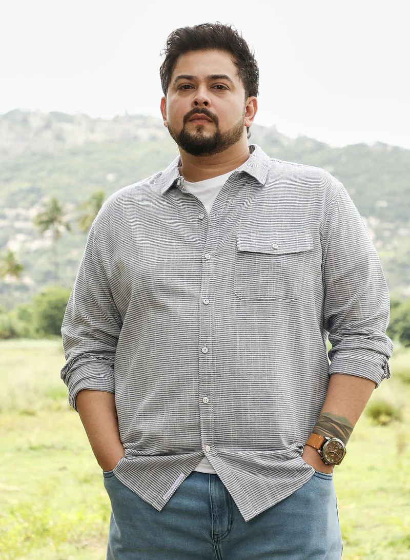 انستافاب بلس قميص رجالي مخطط جاكار من إنستافاب بلس بياقة واسعة وأكمام طويلة بأزرار وحافة منحنية.