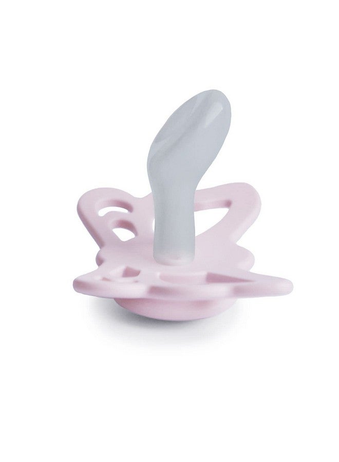 FRIGG لهاية أطفال سيليكون ناعمة FRIGG بتصميم فراشة تشريحي | مصنوعة في الدنمارك | خالية من BPA (أبيض ليلك/موف الغسق، 6-18 شهر) - Image 3