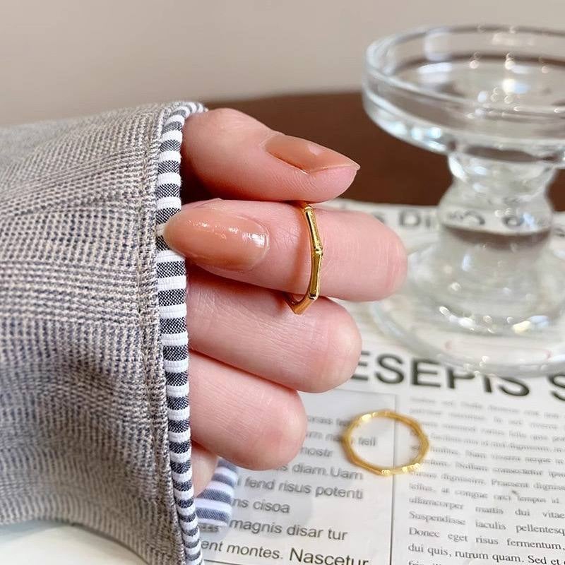 خاتم أستانليس ستيل ذهبي شكل بامبو مقاس 18 - Image 4