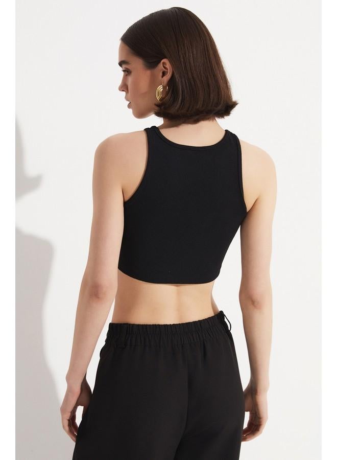 جون بلوزة كاميسول قصيرة نسائية بياقة هالتر سوداء - Image 1