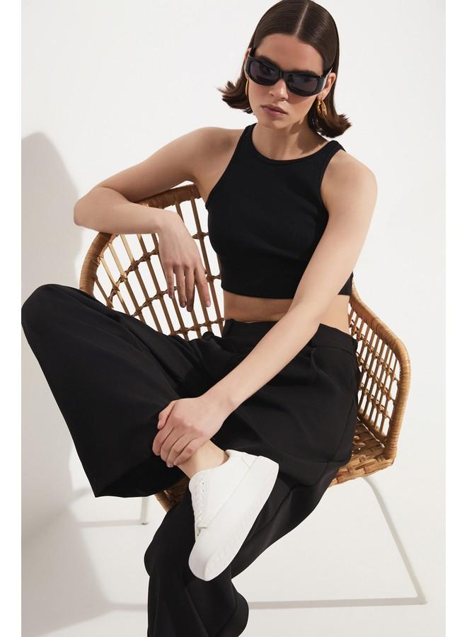 جون بلوزة كاميسول قصيرة نسائية بياقة هالتر سوداء - Image 2