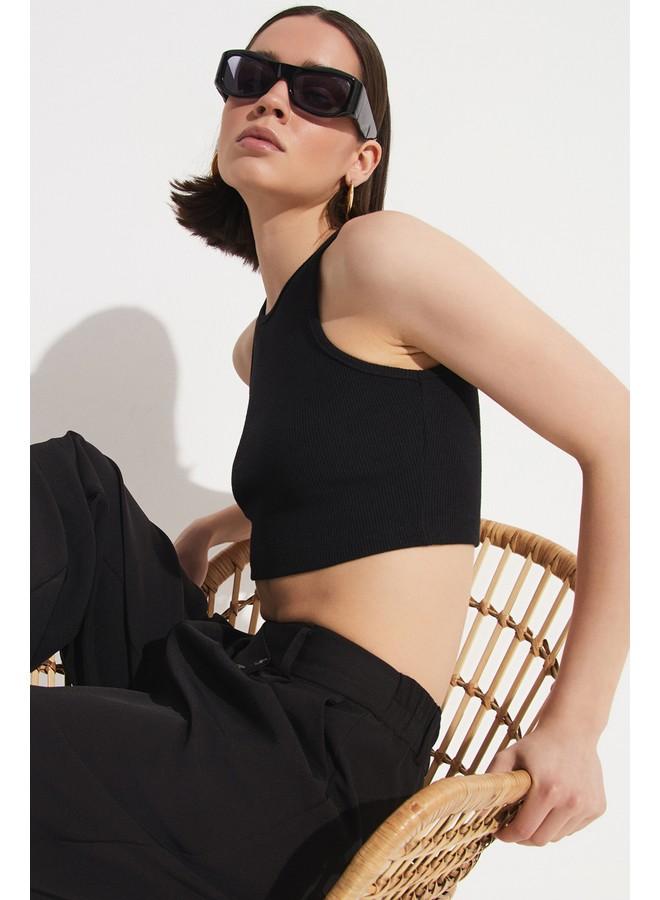 جون بلوزة كاميسول قصيرة نسائية بياقة هالتر سوداء - Image 3