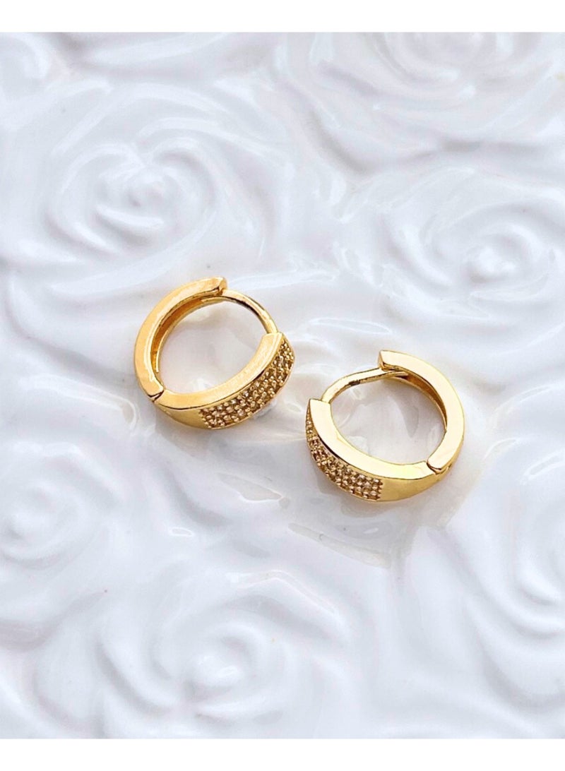 نورى كوتور أقراط نسائية مطلية بالذهب عيار 18 مزينة بأحجار زركون لامعة تشبه الألماس، بتصميم أنيق وثابت بتثبيت المخالب، مثالية للعروس (زوج واحد). - Image 5