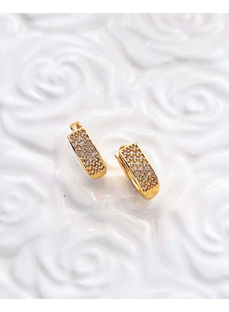 نورى كوتور أقراط نسائية مطلية بالذهب عيار 18 مزينة بأحجار زركون لامعة تشبه الألماس، بتصميم أنيق وثابت بتثبيت المخالب، مثالية للعروس (زوج واحد). - Image 3