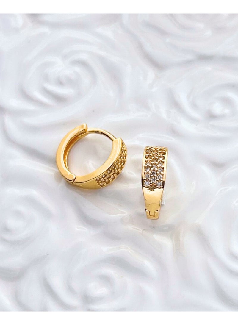 نورى كوتور أقراط نسائية مطلية بالذهب عيار 18 مزينة بأحجار زركون لامعة تشبه الألماس، بتصميم أنيق وثابت بتثبيت المخالب، مثالية للعروس (زوج واحد). - Image 4