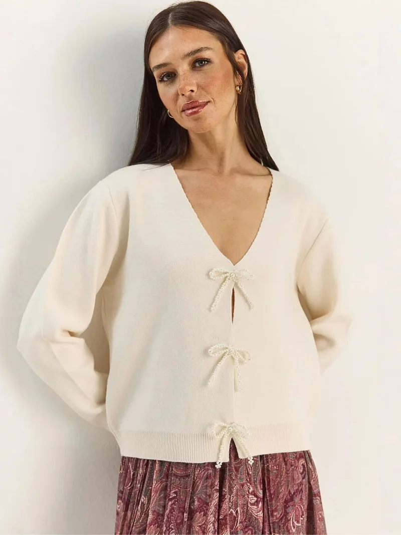 بيانكو لوتشي LUCCI Button Detailed Knit V-Neck Cardigan