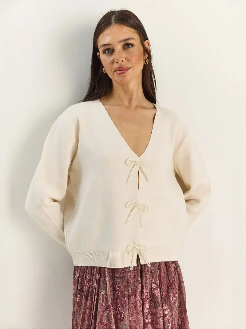 بيانكو لوتشي LUCCI Button Detailed Knit V-Neck Cardigan