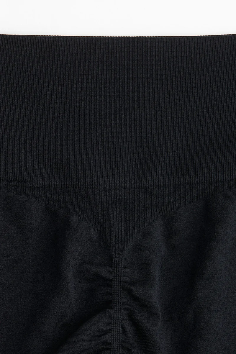 H&M Seamless Invisible scrunch hotpants with DryMove™