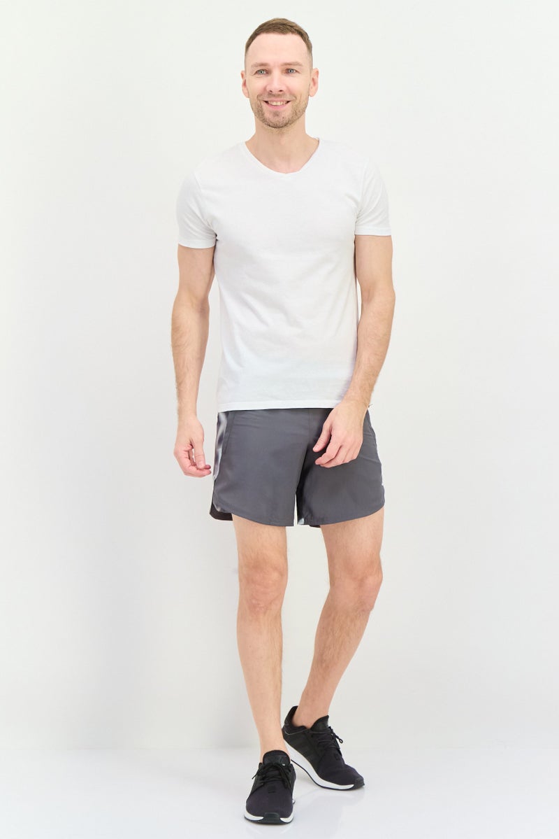 Adidas شورت تدريب للرجال بقصة عادية بطول 7 إنش، رمادي - Image 4