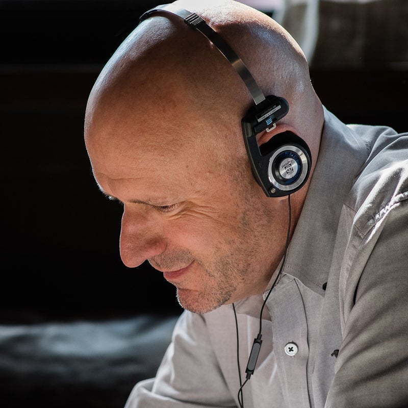 KOSS سماعات كوس بورتا برو مع ميكروفون وتحكم عن بُعد على الأذن، ميكروفون مدمج وتحكم باللمس، سلكية مع قابس 3.5 مم - Image 5