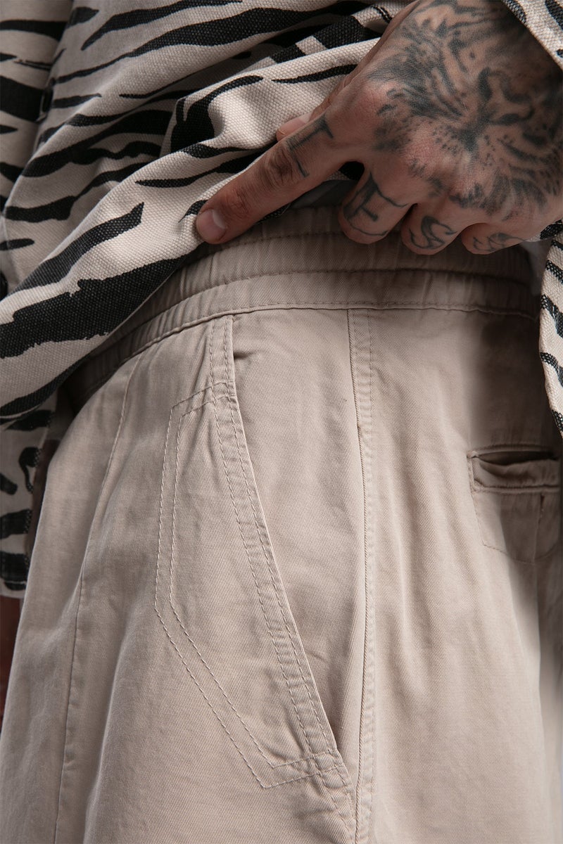 كاتش بنطلون من قماش الجبردين ذو حافة قابلة للتعديل - Image 3