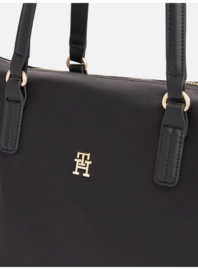 Tommy Hilfiger Denim حقيبة توت كلاسيكية سوداء اللون للنساء من تومي هيلفيغر سيجنتشر تاب، حقيبة كتف أنيقة متعددة الاستخدامات بسعة كبيرة للسفر والعمل وصالة الألعاب الرياضية - Image 4
