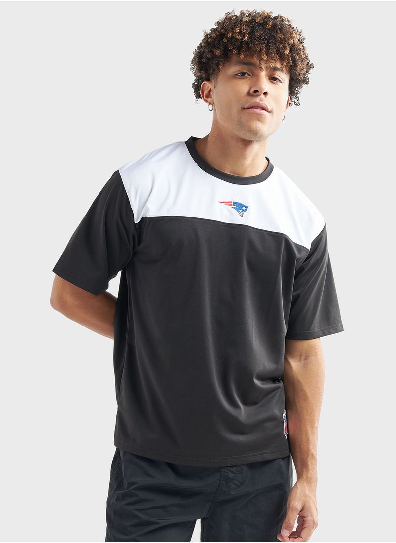 FAV Graphic V-Neck T-Shirt  - Image 2