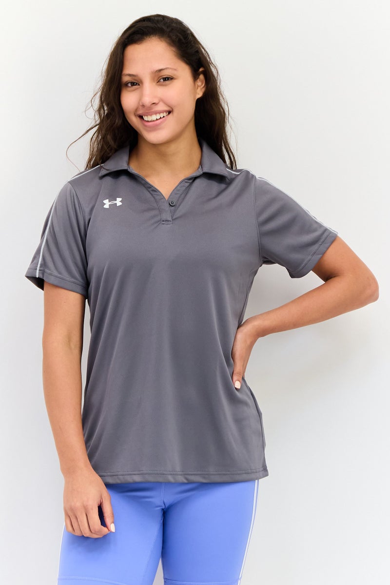 UNDER ARMOUR تي شيرت بولو نسائي بأكمام قصيرة فضفاضة، رمادي - Image 1