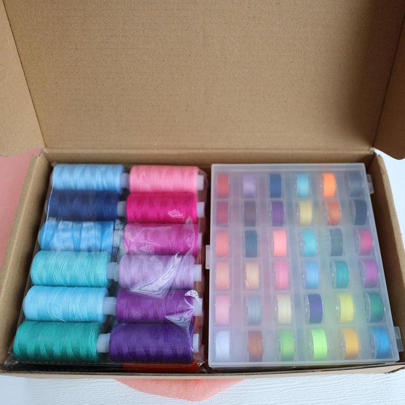 HAGBOU مجموعة خيوط خياطة HAGBOU، 72 قطعة: تحتوي على 36 لونًا من الخيوط المناسبة لآلات الخياطة، مع 36 بكرة من نفس اللون لكل لون، خيوط بوليستر بطول 400 ياردة لكل بكرة (72 بكرة بالمجموع). - Image 3