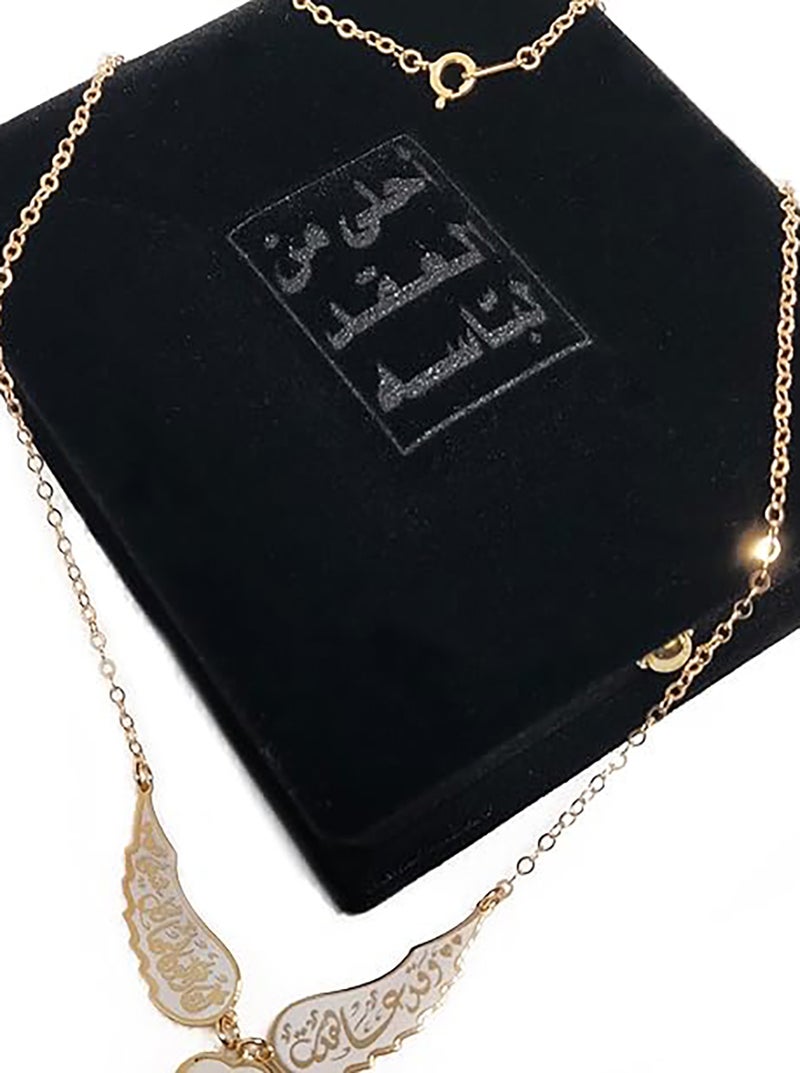 هدايا نسائية عقد نسائي من الفضة عيار 925 مطلي بالذهب سلسال مع قلادة شكل جناح وقلب تحمل عبارة واسم جودي - Image 2