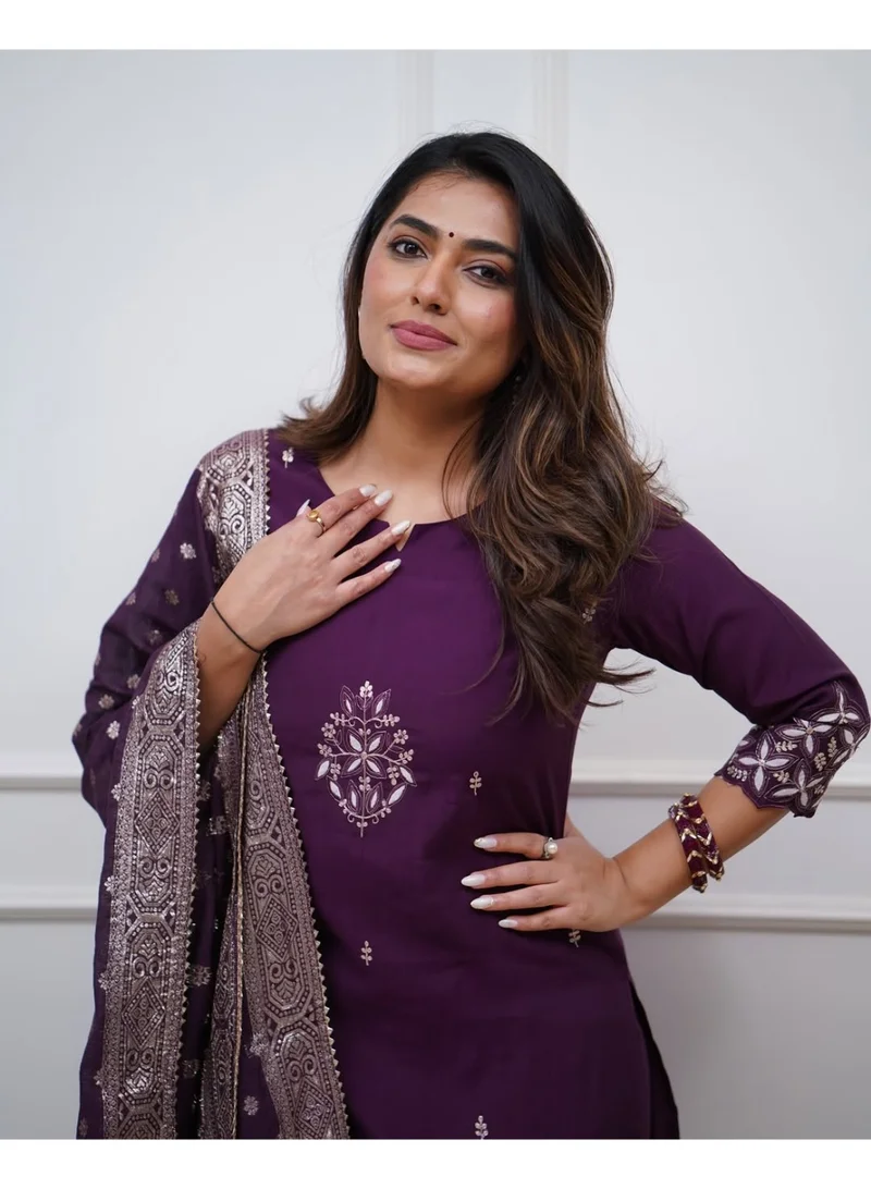 أميا ﻿Chanderi-kurta-pant-with-dupatta
