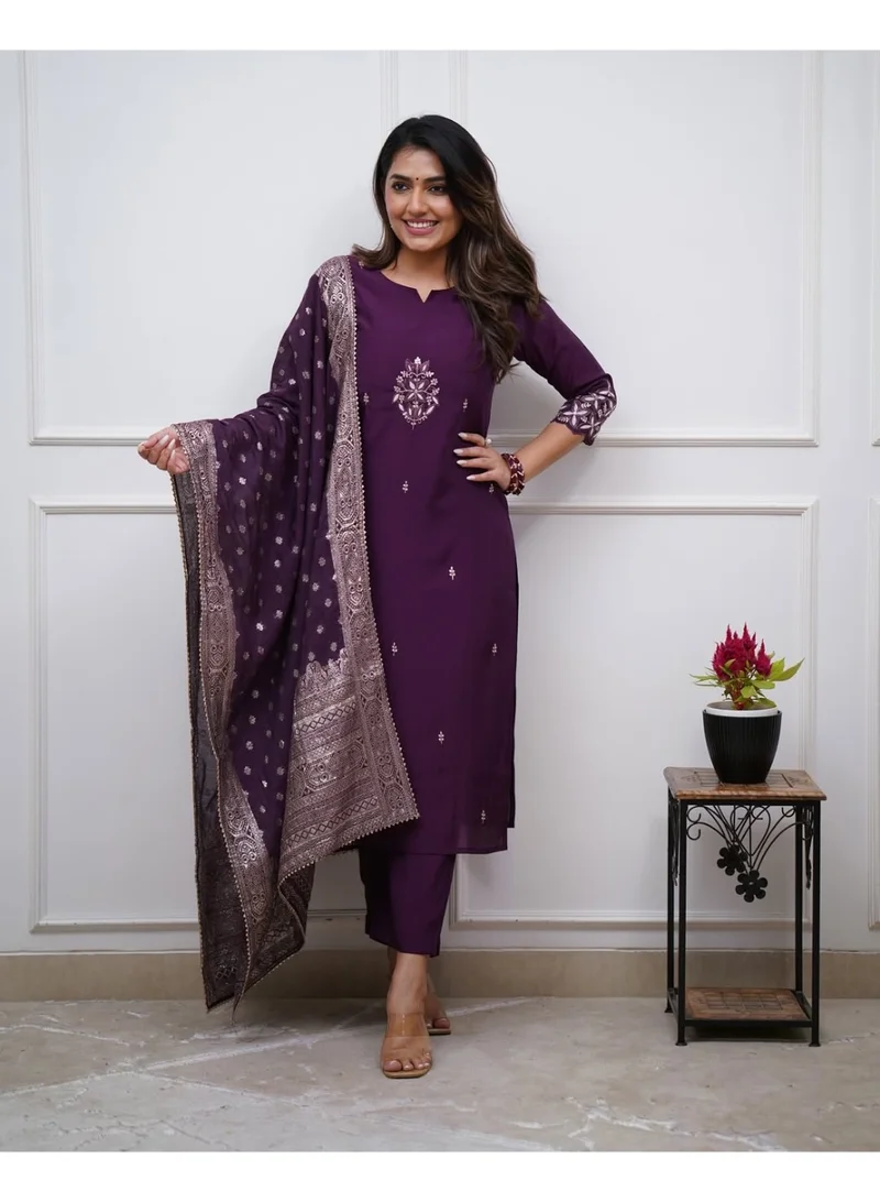 أميا ﻿Chanderi-kurta-pant-with-dupatta