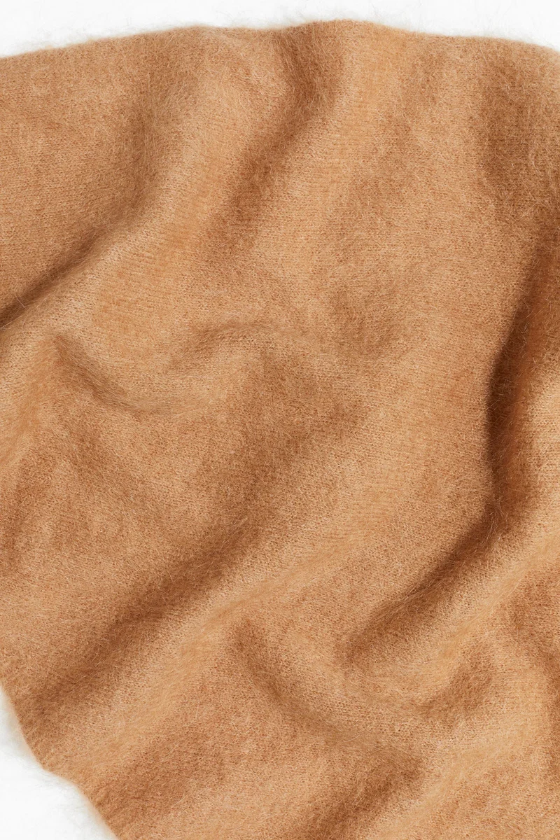 اتش اند ام وشاح مثلث الشكل مصنوع من مزيج الموهير