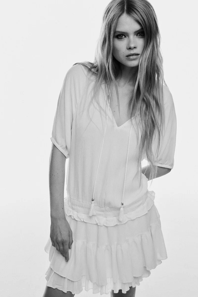 اتش اند ام فستان بحواف مكشكشة