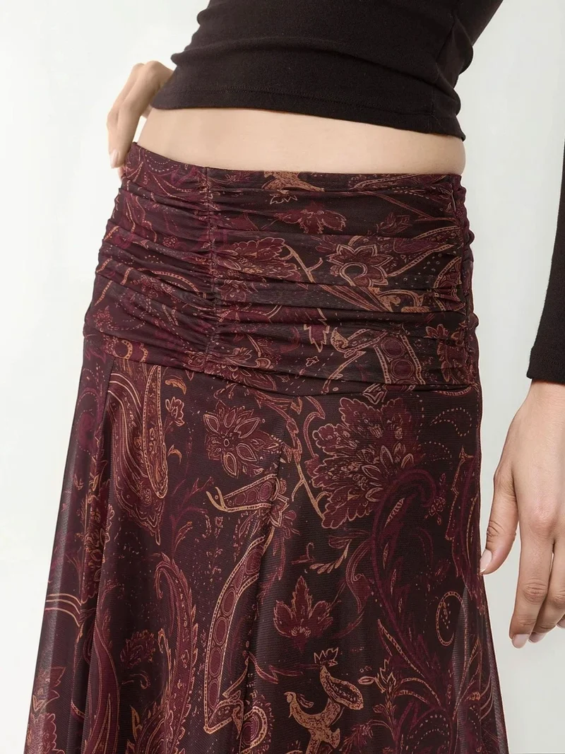 زوبعة تنورة ميدي ملفوفة بنقوش وتفاصيل مكشكشة