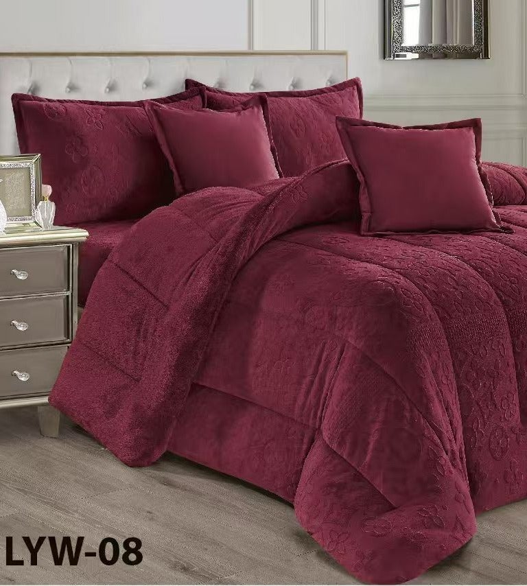 مون مفرش سرير شتوي نفرين بتصميم هندسي ومحفور مصنوع من المخمل والفرو الناعم مكون من 6 قطع ( 1 مفرش +1 شرشف مطاط للمرتبة + 2 كيس مخدة +2 كيس للوسادة المربعة ) مقاس المفرش 230X250 سم - Image 1