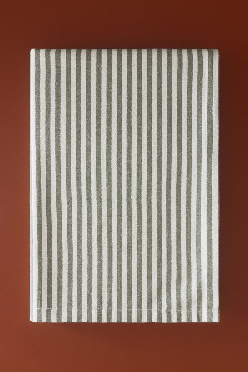 اتش اند ام مفرش طاولة من مزيج الكتان