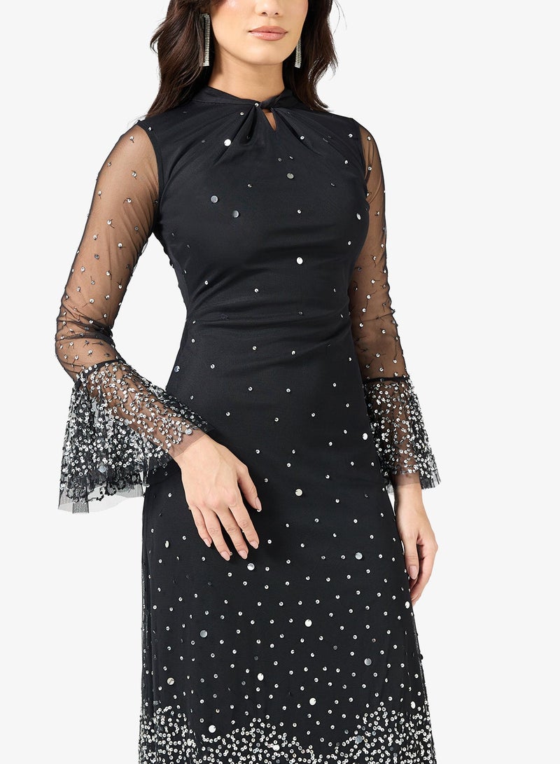 فروك اند فرل فستان ماكسي طويل بأكمام طويلة وتفاصيل شبكية مزينة - Image 4