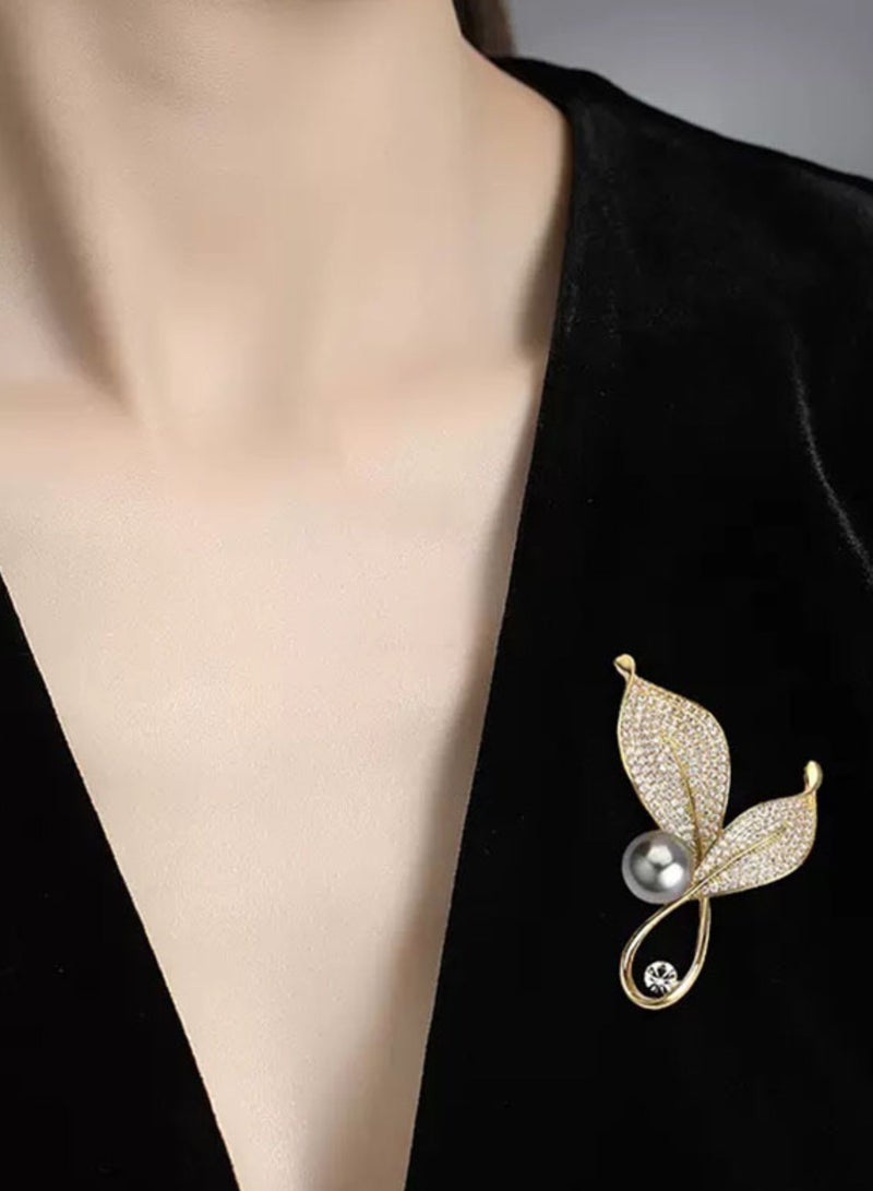 Dainty Gold Crystal Flower Brooch Pin Shiny Zircon Pearls Floral Femininity Brooch Trendy Prom Costume Jewelry Accessories Gift for Women - Image 3