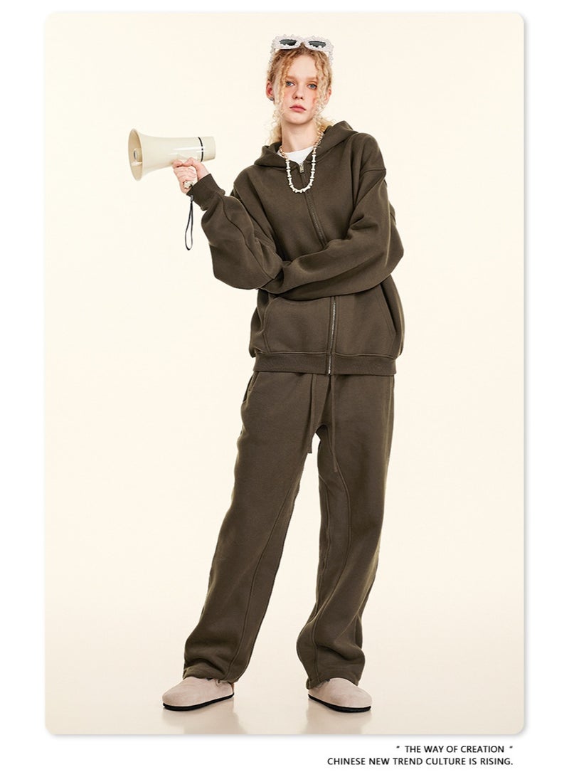 بى طقم من قطعتين: سويت شيرت بغطاء رأس بلون سادة مبطن بالصوف، وكارديجان فضفاض كاجوال، وبنطال رياضي (بني غامق) - Image 3