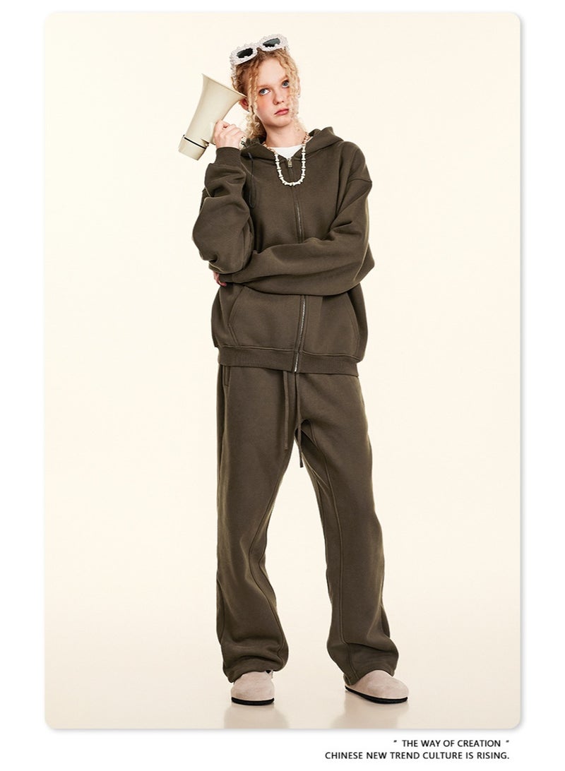 بى طقم من قطعتين: سويت شيرت بغطاء رأس بلون سادة مبطن بالصوف، وكارديجان فضفاض كاجوال، وبنطال رياضي (بني غامق) - Image 2