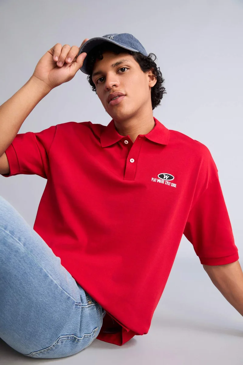 ديفاكتو Loose Fit Polo Collar Slogan Short Sleeve Polo T-Shirt