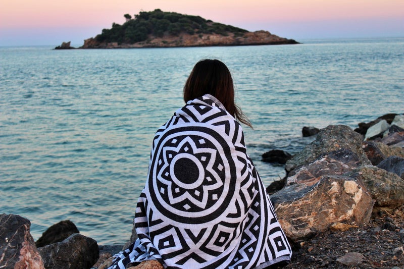 Bersuse 100% Cotton Venice Turkish Towel Beach Towel Bath Towel Dual Layer Peshtemal Beach Blanket Beach Essentials - 39x71 Inches, Black - Image 3