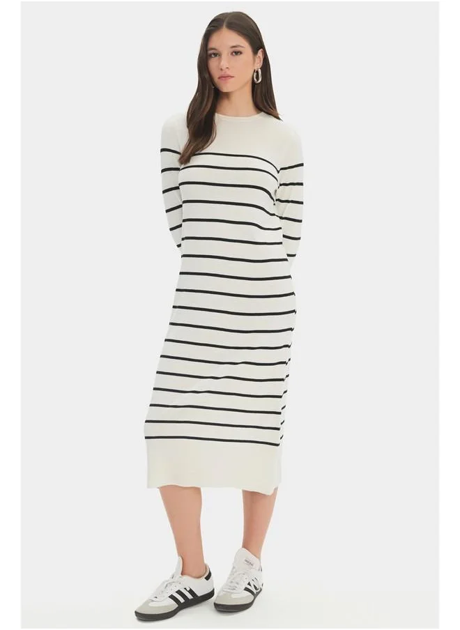 جون June Women Straight Fit Crew Neck Striped Maxi Dress White