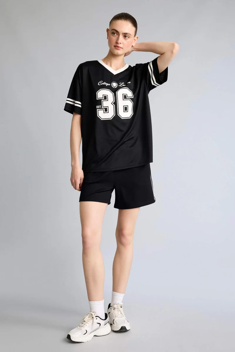 ديفاكتو Oversize V-Neck Sports Mesh Jersey T-Shirt
