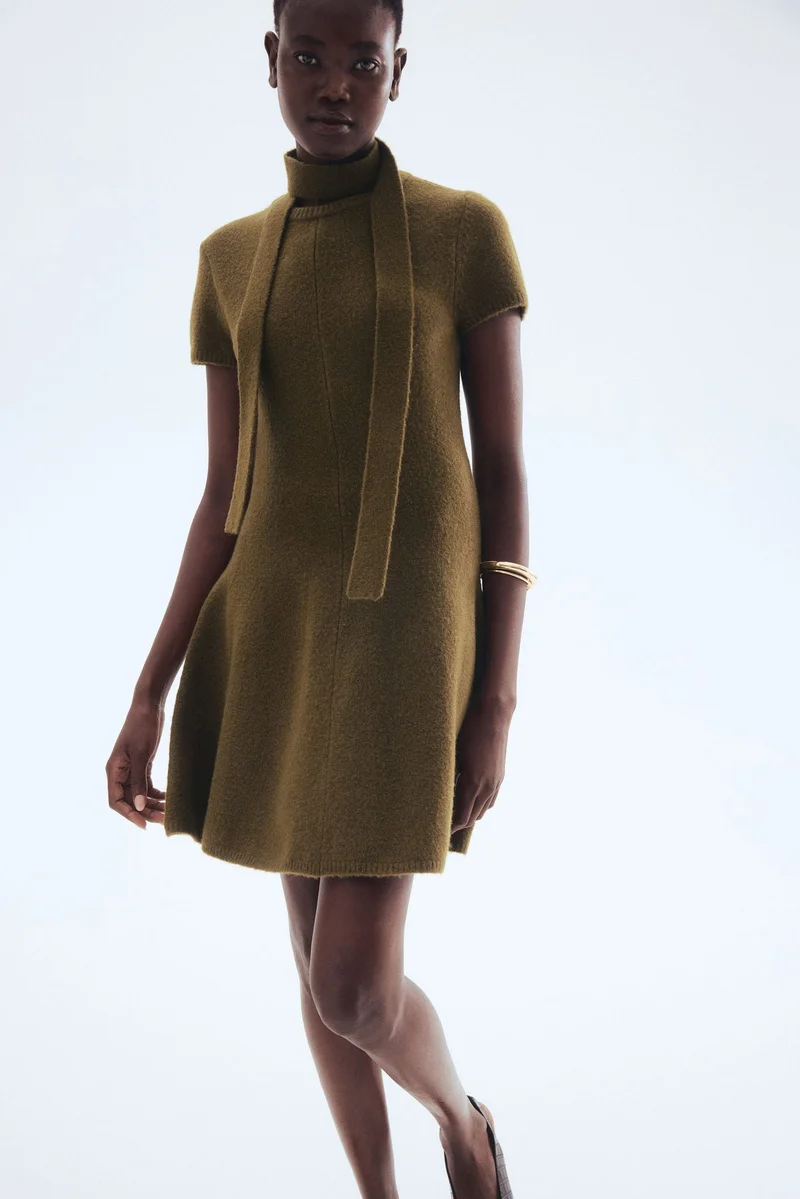 اتش اند ام فستان محبوك بتفاصيل وشاح