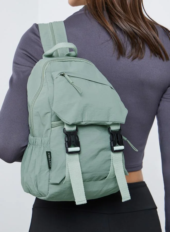 ستايلي شنطة ظهر بتفاصيل جيوب مع إبزيم